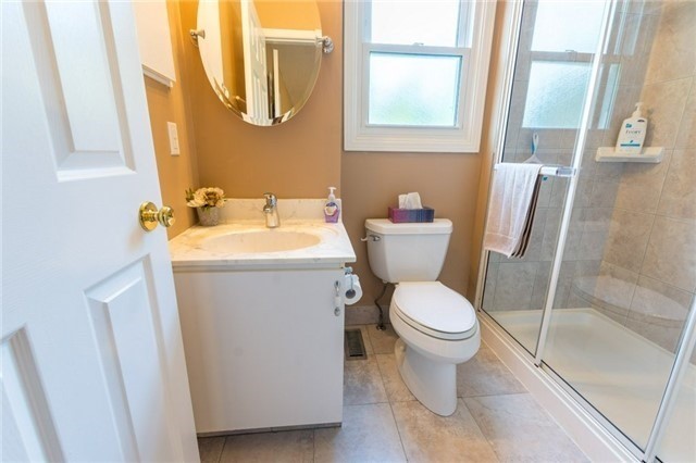 Small original ensuite before renovation