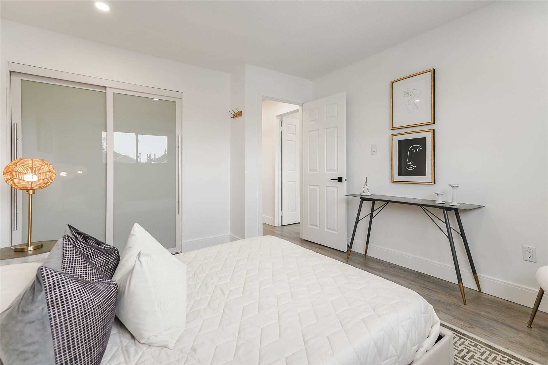 Renovated house photograph 32