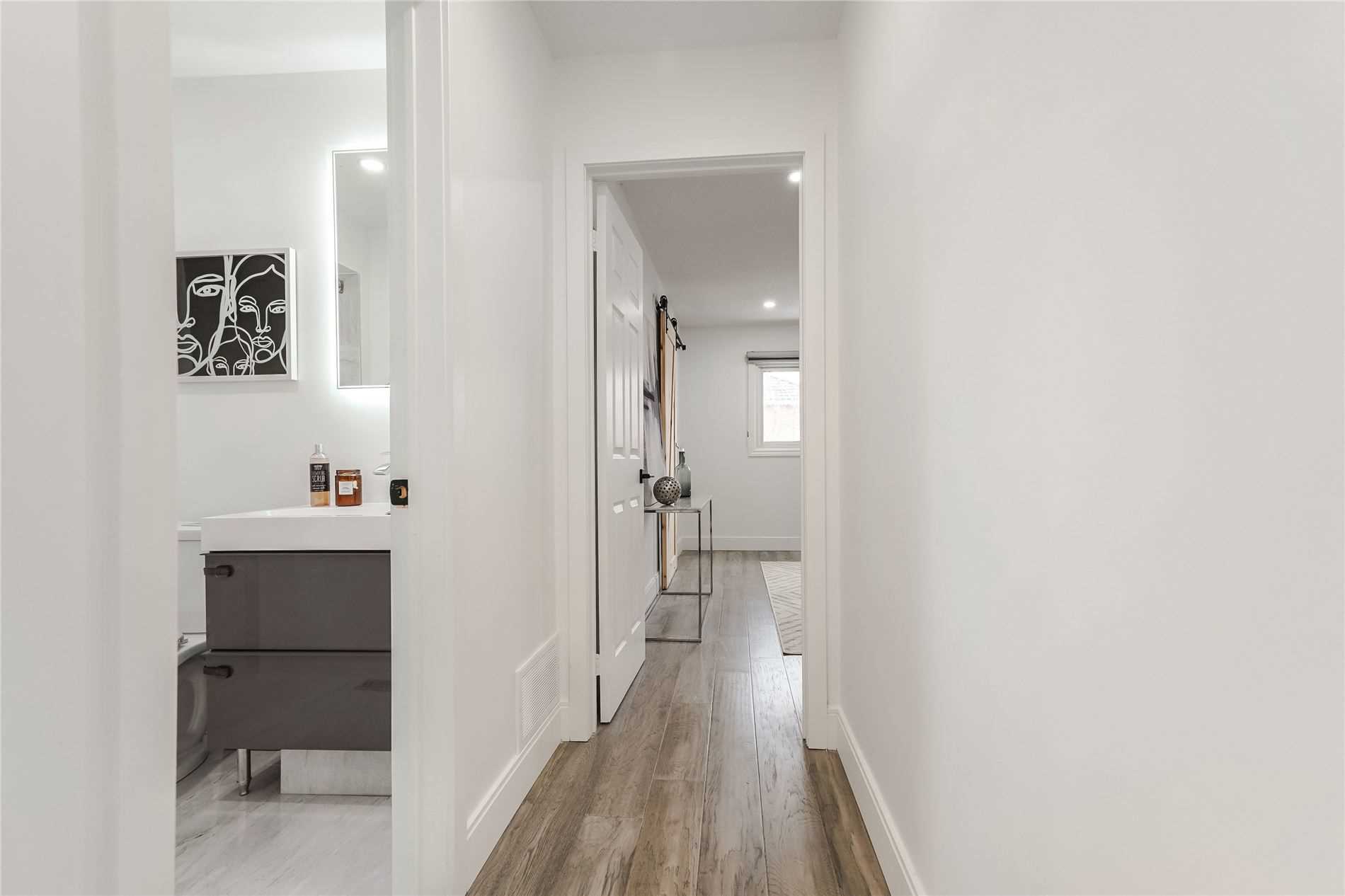 Renovated house photograph 33